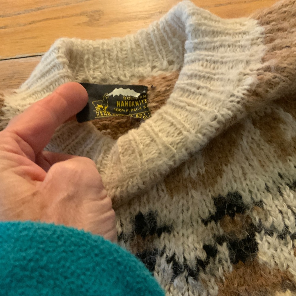BOLIVIAN HANDKNITS 100% alpaca sweater/L/non smoker/nice condition - Picture 4 of 5